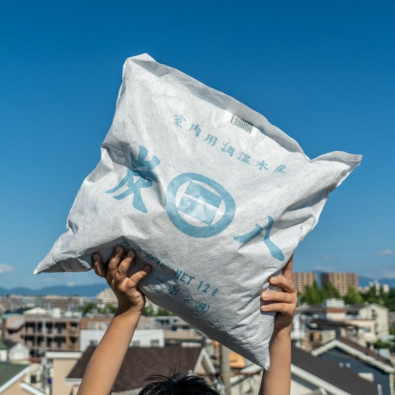 炭八大袋4個セット繰り返し使える室内用湿気取り除湿剤ペット消臭出雲屋炭八調湿乾燥材調湿木炭脱臭