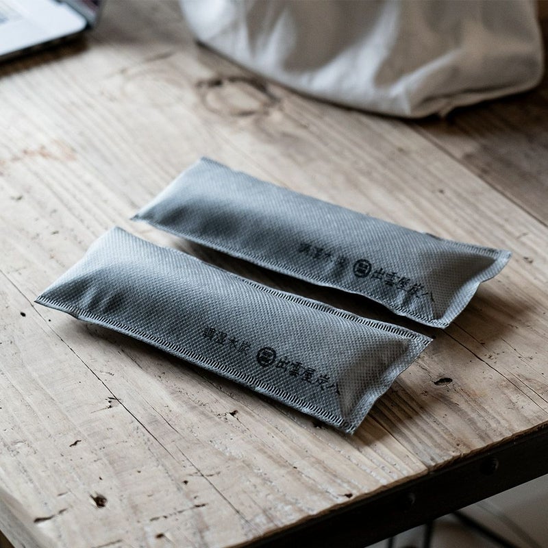 炭八小さい炭八除湿タンス玄関靴下駄箱シューズキーパー消臭梅雨湿気対策じめじめスニーカーパンプスブーツ乾燥送料無料出雲屋